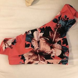 Albion fit floral top
